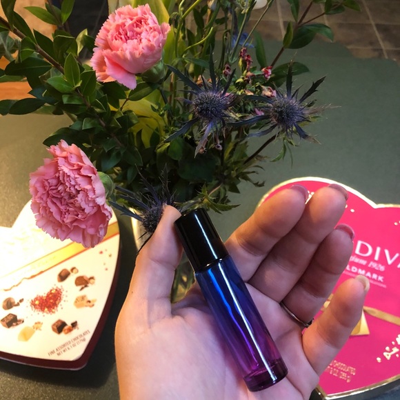 Candy & Flowers Essential Oil Blend for Love and Romance - Picture 5 of 9